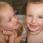 Des enfants épanouis grâce à leurs appareils auditifs